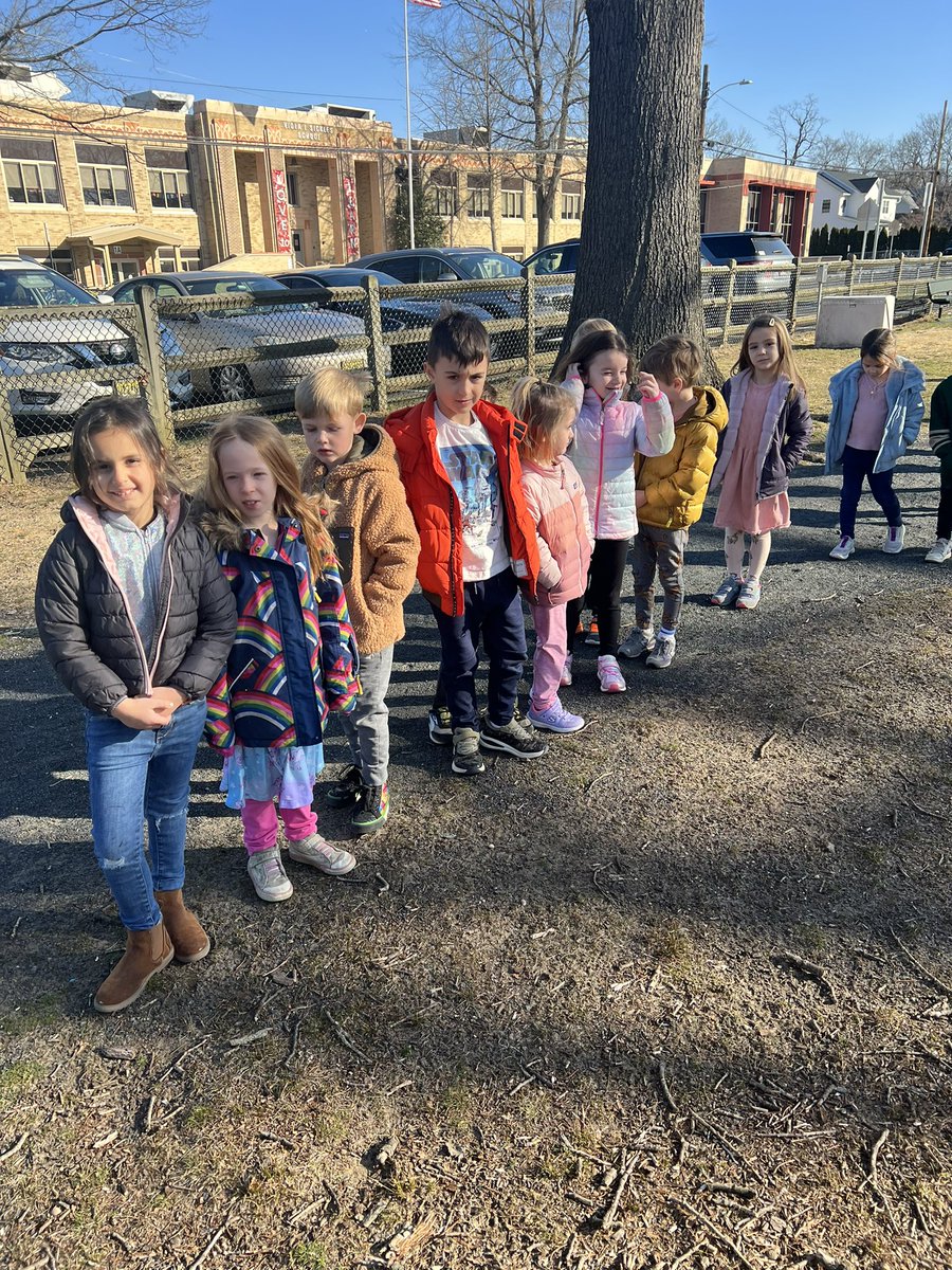 MrsPresser224's tweet photo. We went on a digraph walk! #fhleads https://t.co/RD6EZ6hPOn