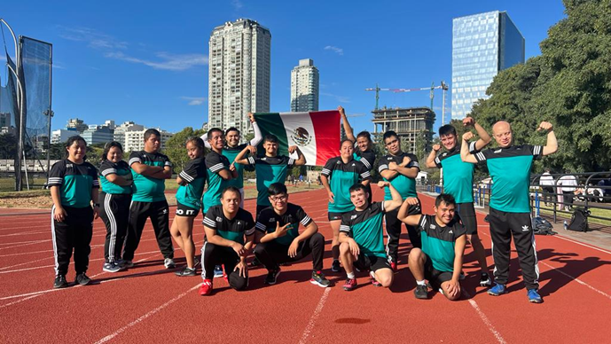 FAHHdeporte's tweet photo. En conjunto con el Programa #SemáforoDeportivo15Años 🔴🟡🟢 y el apoyo de @DeportesMarti y @sportcity_mx, iniciaron actividades los atletas que asisten al Campeonato Internacional de las Américas con Síndrome de Down | American Tri 21 |  Buenos Aires 2023. https://t.co/hs0nAwwWek