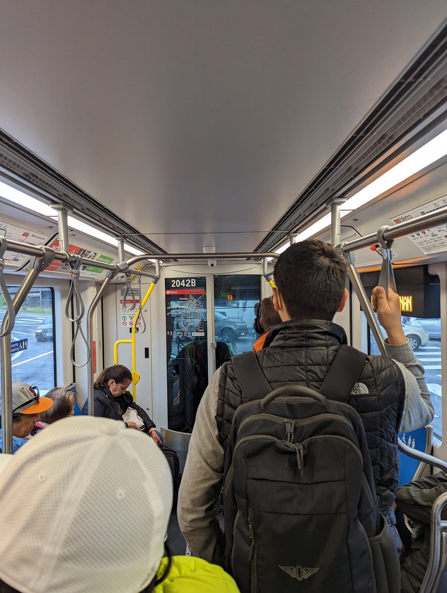 KCGrock's tweet image. $1.6 bn subway and we are trapped by drivers blocking intersections. As is every bus in SOMA. So much for Transit First city.