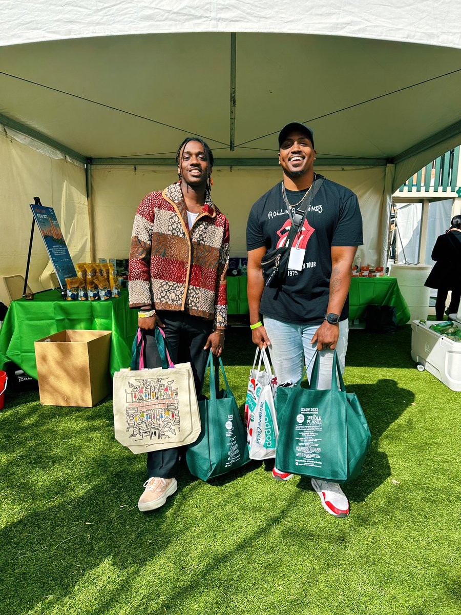 marcusmajors_'s tweet photo. From back-to-back shows to magazine interviews, my first @sxsw experience in Austin, Texas was a whirlwind of excitement! @RicWilson you are an absolute Rockstar and you really stepped up to the plate as an Official Artist of #SXSW. 

#RicWilson #AustinTX #MajorsMGMT #FreeDisco https://t.co/4TptgIlkCm