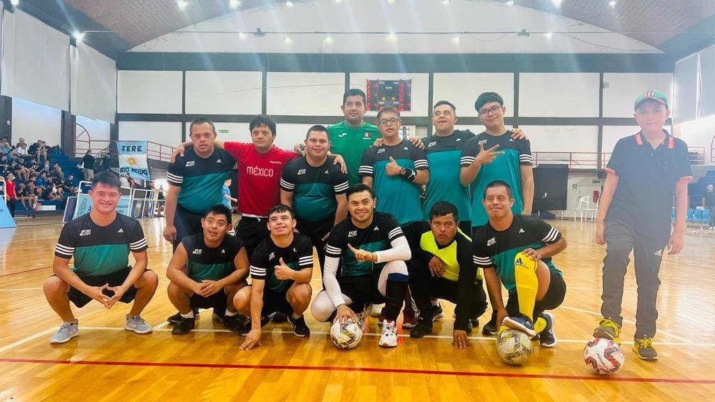 FAHHdeporte's tweet photo. En conjunto con el Programa #SemáforoDeportivo15Años 🔴🟡🟢 y el apoyo de @DeportesMarti y @sportcity_mx, iniciaron actividades los atletas que asisten al Campeonato Internacional de las Américas con Síndrome de Down | American Tri 21 |  Buenos Aires 2023. https://t.co/hs0nAwwWek