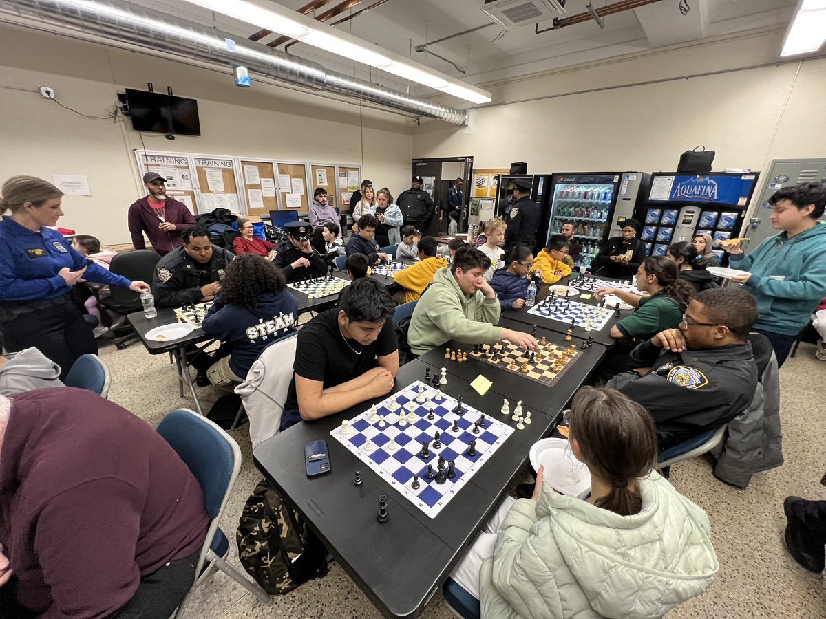 cmmvelaz's tweet photo. We had a wonderful evening with the @NYPD45Pct for #ChessWithACop. Participants got to know their local law enforcement officers while challenging them to multiple games of chess. Thank you to our Community Affairs officers for their support and for putting this together. ♟️♟️ https://t.co/JWNuzb3Eig