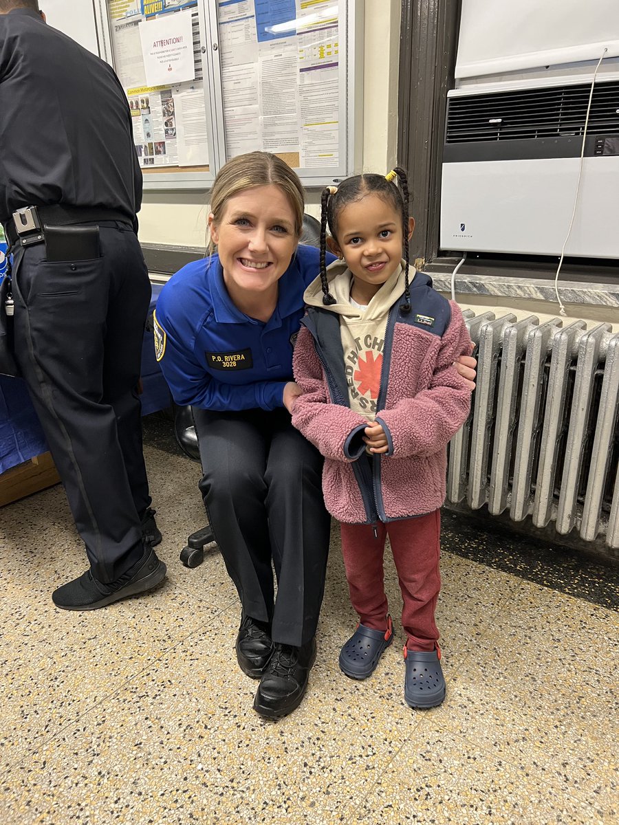 cmmvelaz's tweet photo. We had a wonderful evening with the @NYPD45Pct for #ChessWithACop. Participants got to know their local law enforcement officers while challenging them to multiple games of chess. Thank you to our Community Affairs officers for their support and for putting this together. ♟️♟️ https://t.co/JWNuzb3Eig