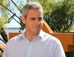 SergioPinget's tweet photo. Comienza a moverse la política en #Colón. El sábado ganó la lista oficial del @procolonoficial ubicando a @GloriaCampodon3 como Pte. Traducción: primera derrota política del Intendente #Walser. Ahora, con una sugestiva foto, se lanza la fórmula de la UCR. #ModoElectoral https://t.co/ayMiweSedY