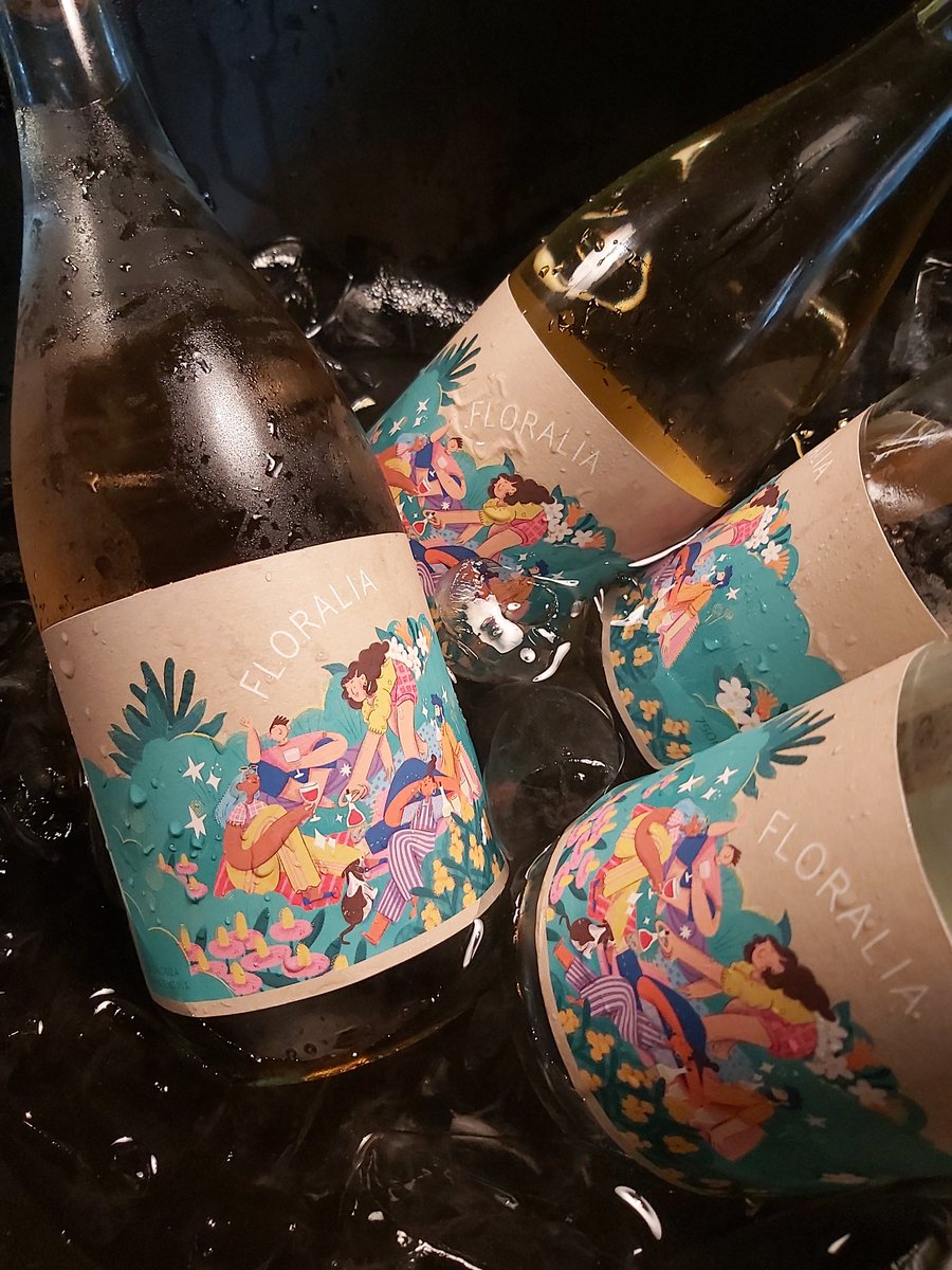 VinotecaMRWines's tweet photo. Hoy fui a la presentación de Floralia, los vinos nuevos del Colo Sejanovich! Un sb, un rosado de pn y un tinto corte de bonarda/syrah..podemos etiquetarlos como de baja intervención, y me gustaron mucho. Los presentó Gaspar Mausbach, un fenómeno el pibe! https://t.co/Gm0KTxmg6G