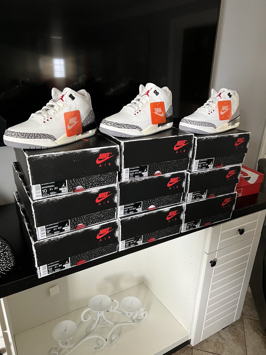 lakers2022champ's tweet photo. @RetailTuesday 9.5 - $280
10 - $280
10.5 - $290
12 - $290 
Add for shipping ✈️ https://t.co/QL89r9QKPX