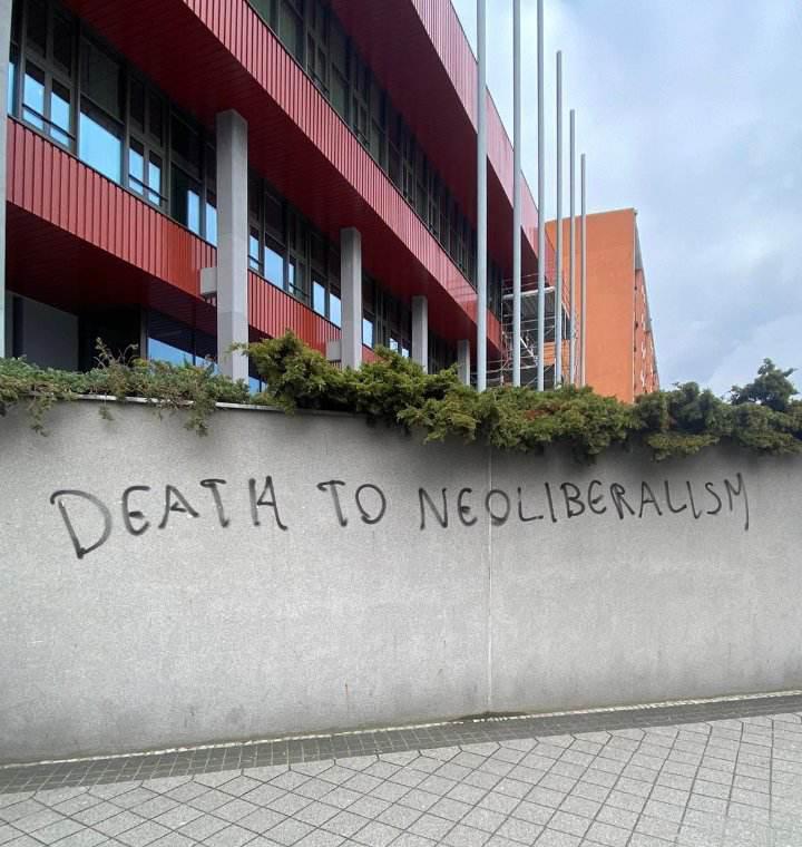 GraffitiRadical's tweet photo. "Death to Neoliberalism"
Spotted in the University of Business and Economics in Poznan, Poland https://t.co/urdQ5e2hMJ