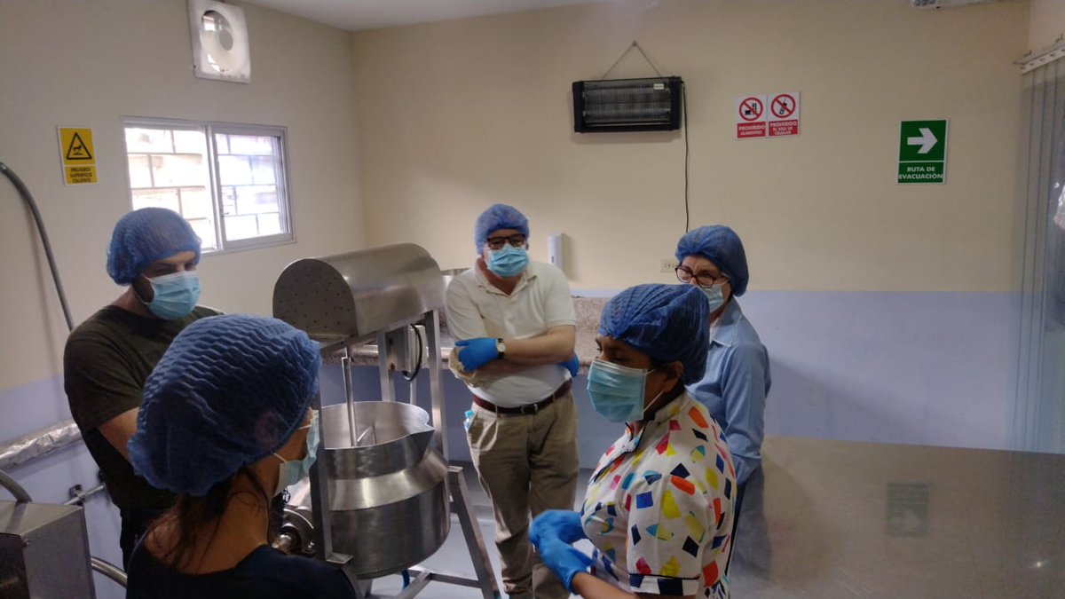 SanPlacido - #Portoviejo.  Fundación Maquita y Manos Unidas compartieron con las mujeres del emprendimiento asociativo Dulce Encanto, que elaboran #rompope, #manjar y dulces tradicionales. <a href="/aecidecuador/">AECID en Ecuador</a> @Maquita_Cjusto y <a href="/ManosUnidasONGD/">Manos Unidas ONGD</a>