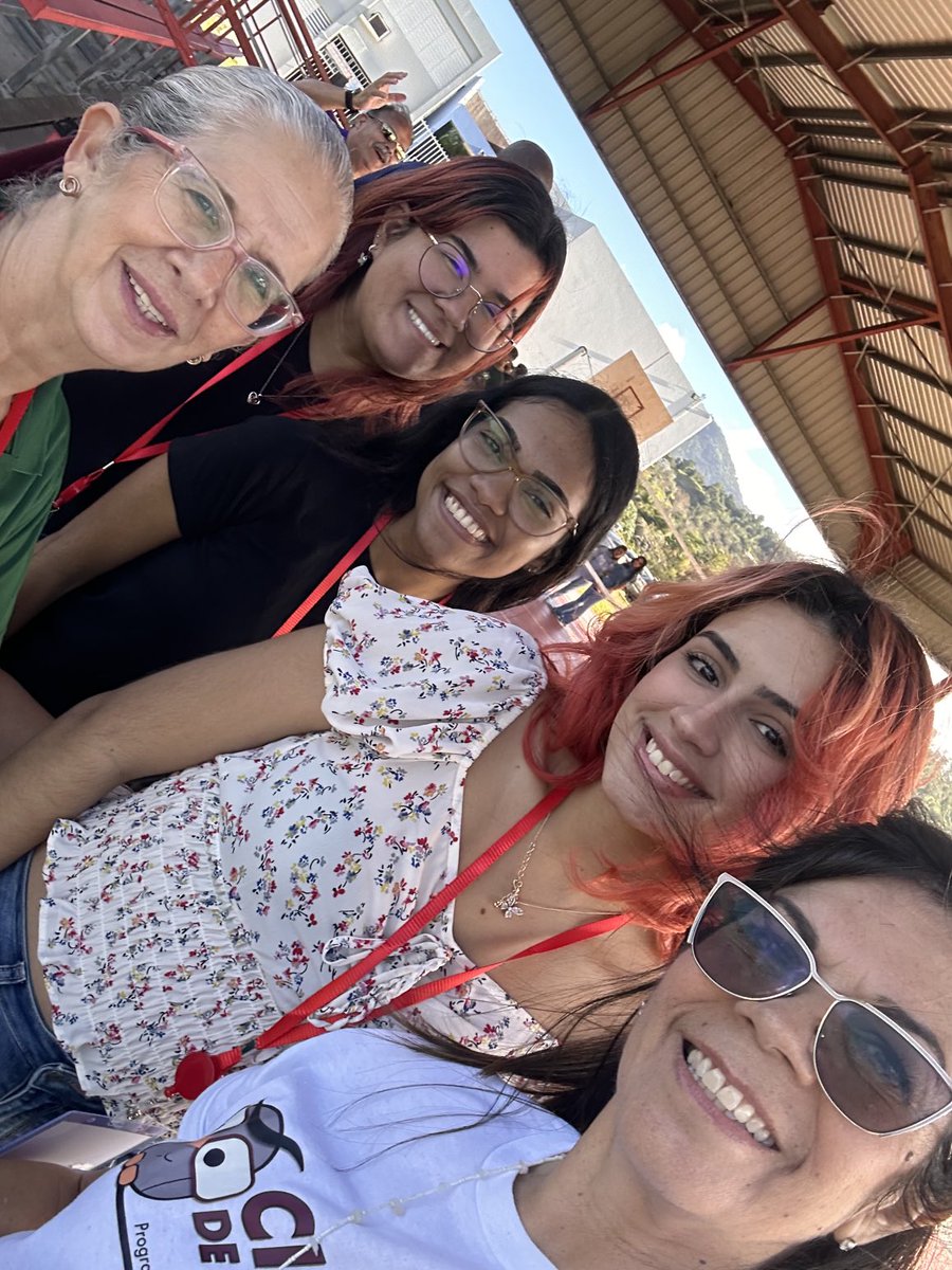 Balutesa's tweet image. College Day en la Escuela José Collazo Colón en Juncos.  ⁦@UPRHComunica⁩ Compartimos tarea representantes de los Departamento de Inglés y el Departamento de Matemática. #UPRH
