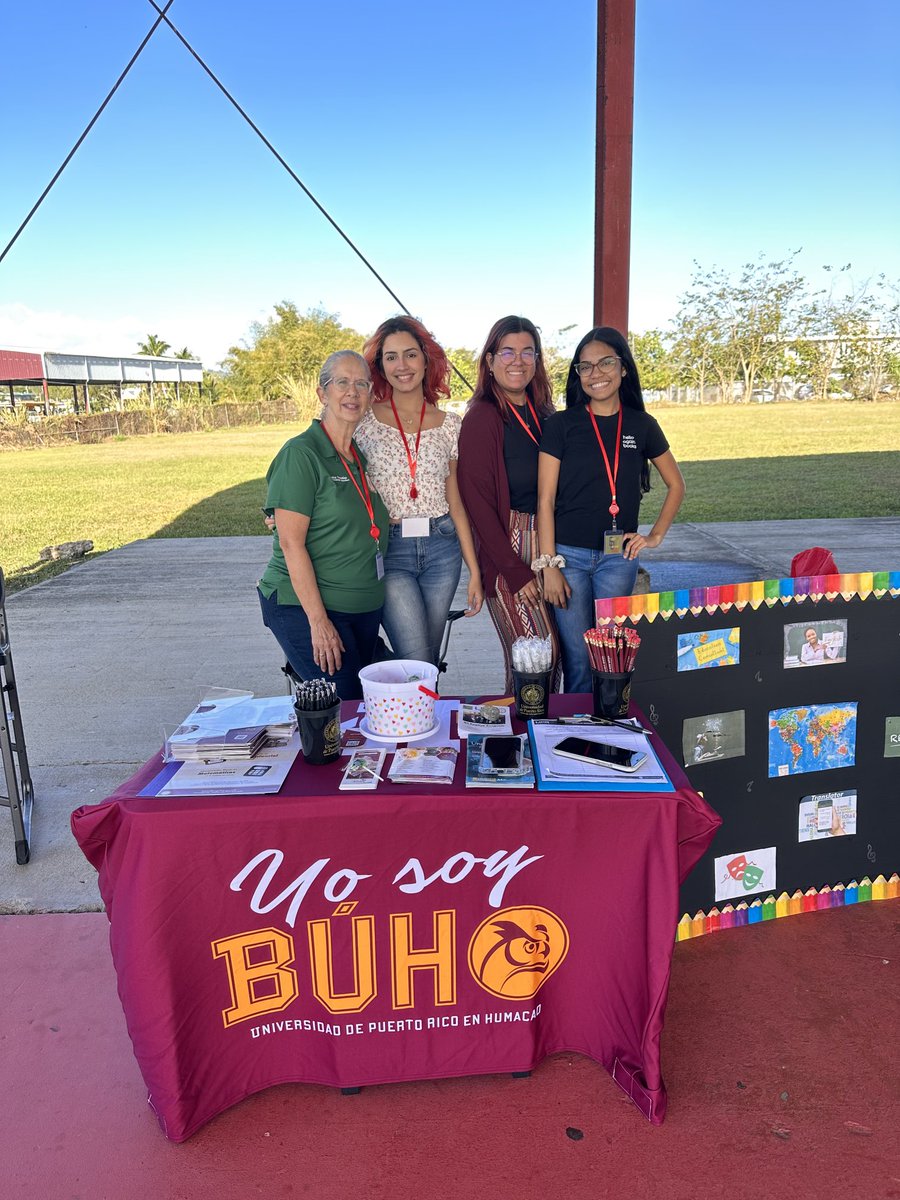 Balutesa's tweet image. College Day en la Escuela José Collazo Colón en Juncos.  ⁦@UPRHComunica⁩ Compartimos tarea representantes de los Departamento de Inglés y el Departamento de Matemática. #UPRH