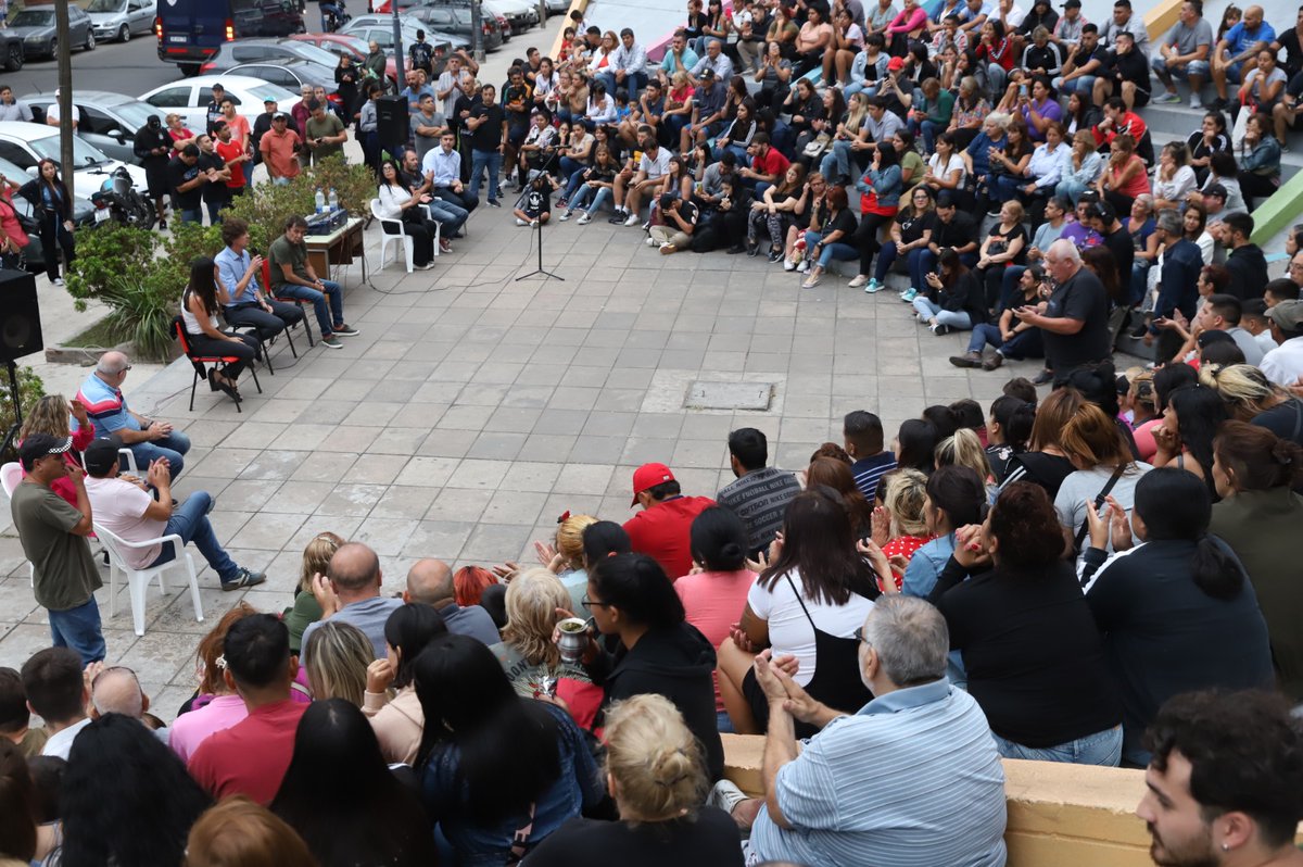 GugaLusto's tweet photo. Nos reunimos con vecinos de Villa Lugano en Piedrabuena. Charlamos de cómo está el barrio y las preocupaciones que tienen hoy: educación, seguridad, salud y acceso a la vivienda. Vamos a seguir trabajando juntos. https://t.co/vXNtSKf5jl