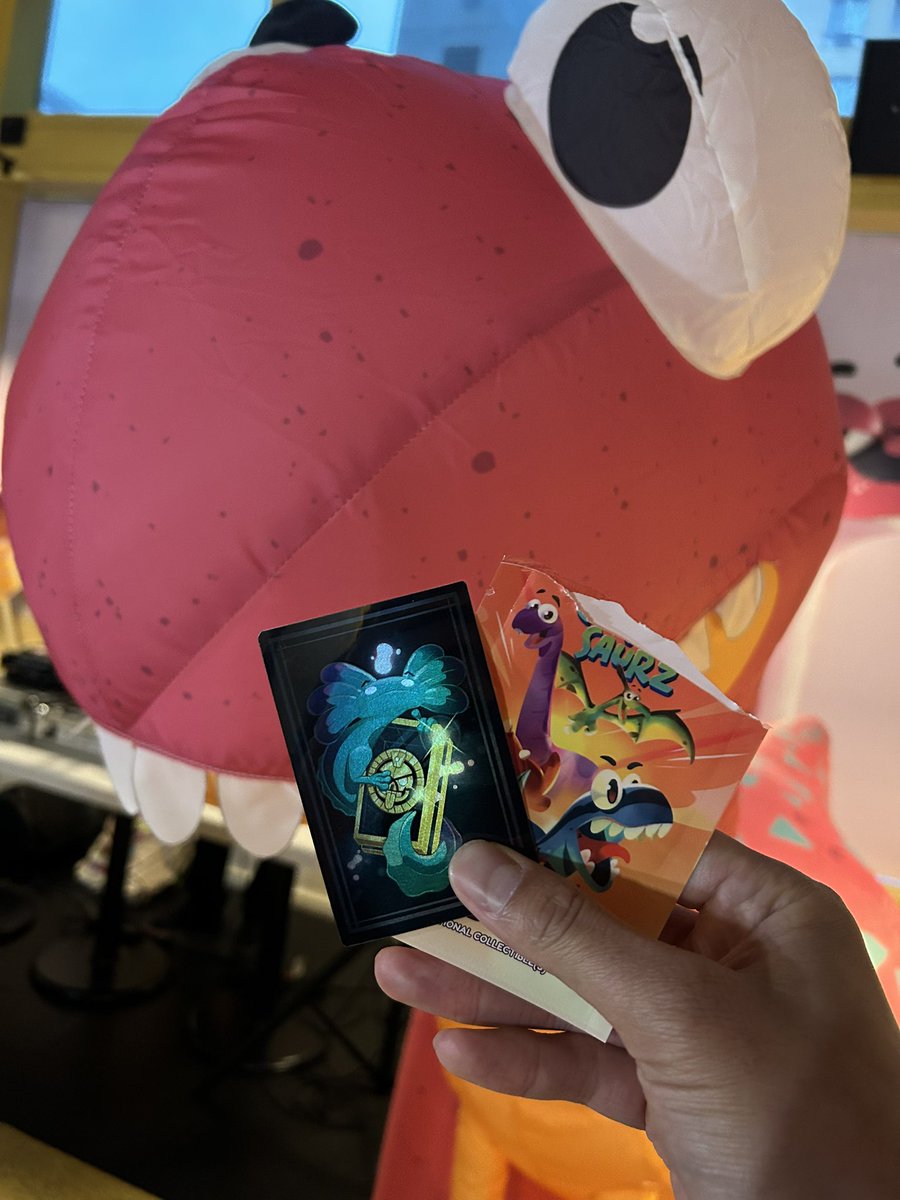 mikeycryptolife's tweet image. I hit jackpot at the @Claynosaurz in Hollywood event.

I heard these @SCUMSOL artifacts are kind of a big deal.😎