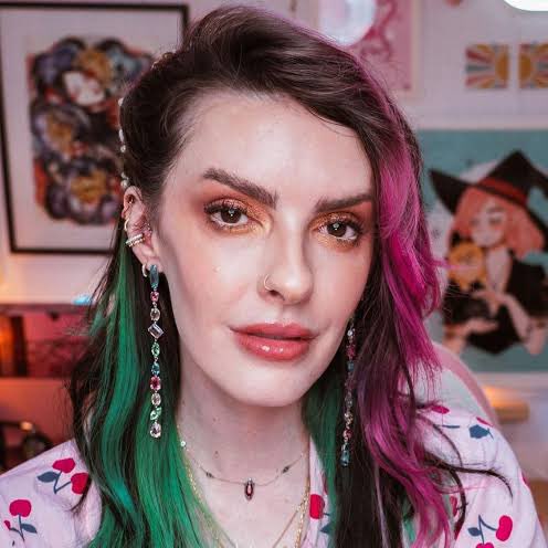 choquei's tweet photo. 🚨FAMOSOS: Karen Bachini revelou ser uma pessoa intersexo: “A pessoa intersexo nasce com características físicas, genéticas ou hormonais que não se enquadram nas definições biológicas típicas de masculino (cromossomo XY) ou feminino (cromossomo XX)”. https://t.co/LwbkJjsTY7