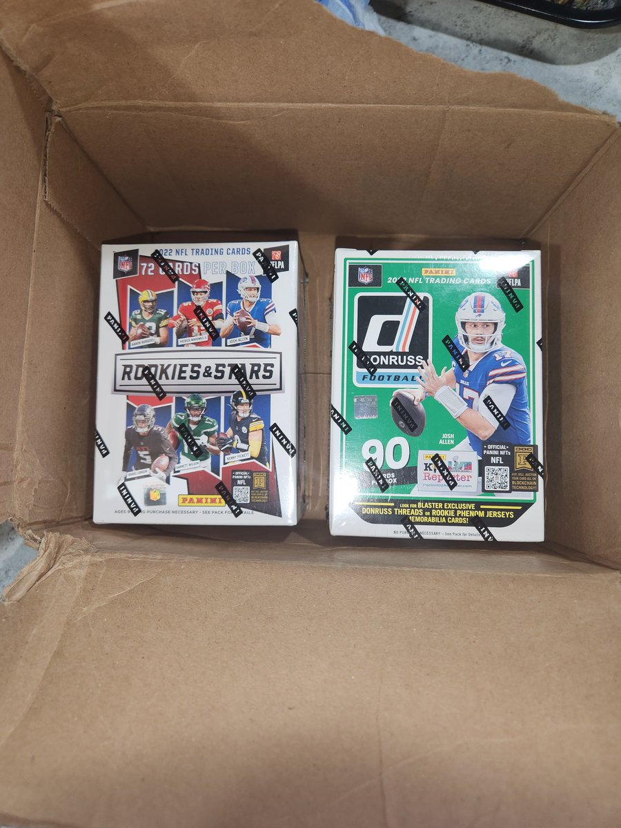 ChadsBreaks's tweet photo. Delivery!! @CardPurchaser #SundayBreak #LETSGO 😎 https://t.co/LI1844AJK9