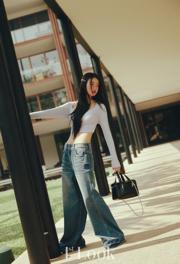 cocoball0618's tweet photo. 1st Look 화보 인터뷰 #유아 #오마이걸 

https://t.co/7OAH02CTMN https://t.co/McHeTjDVpe