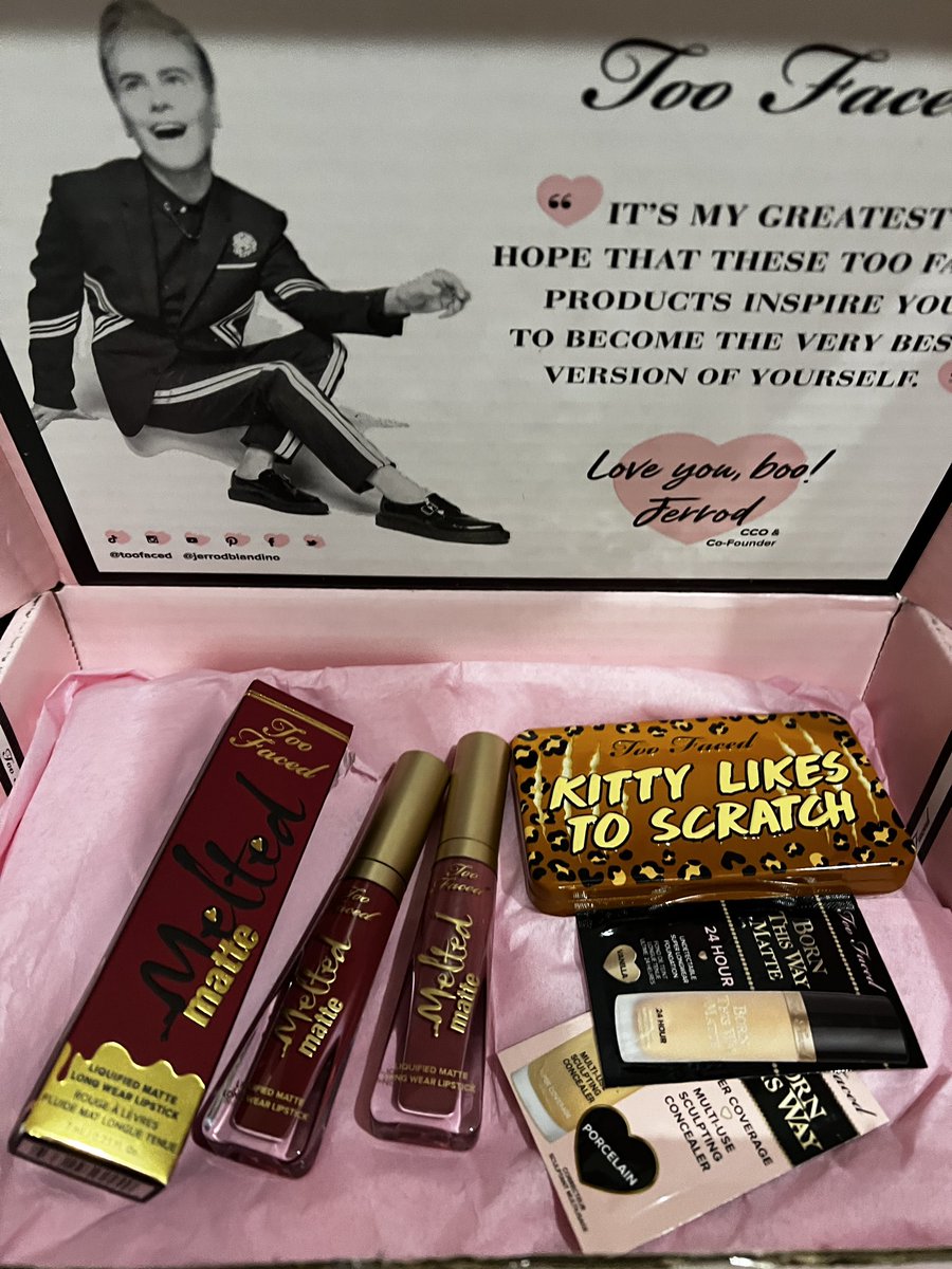 pamuho's tweet photo. Regalos de mi o para mi 🥰 #tooface https://t.co/DtIYupS3MY