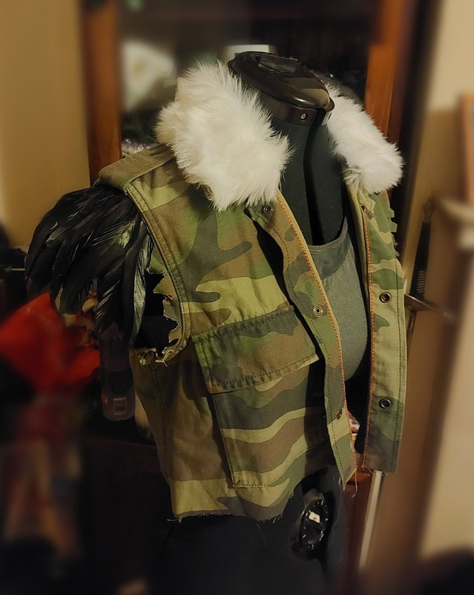 r0wdyrumble's tweet photo. I ran out of feathers for the other side n the fur is only pinned but I think im getting somewhere!
#batthemusical https://t.co/wRcSsPZwWm