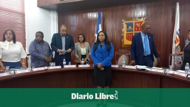 DiarioLibre's tweet photo. 🗳 |#PolíticaDL| En medio de intenso debate, sustituyen a alcalde preso de La Romana
🔗https://t.co/RuNcZSf7AU
#DiarioLibre #Alcalde #TonyAdames https://t.co/WIfmMUpHzX