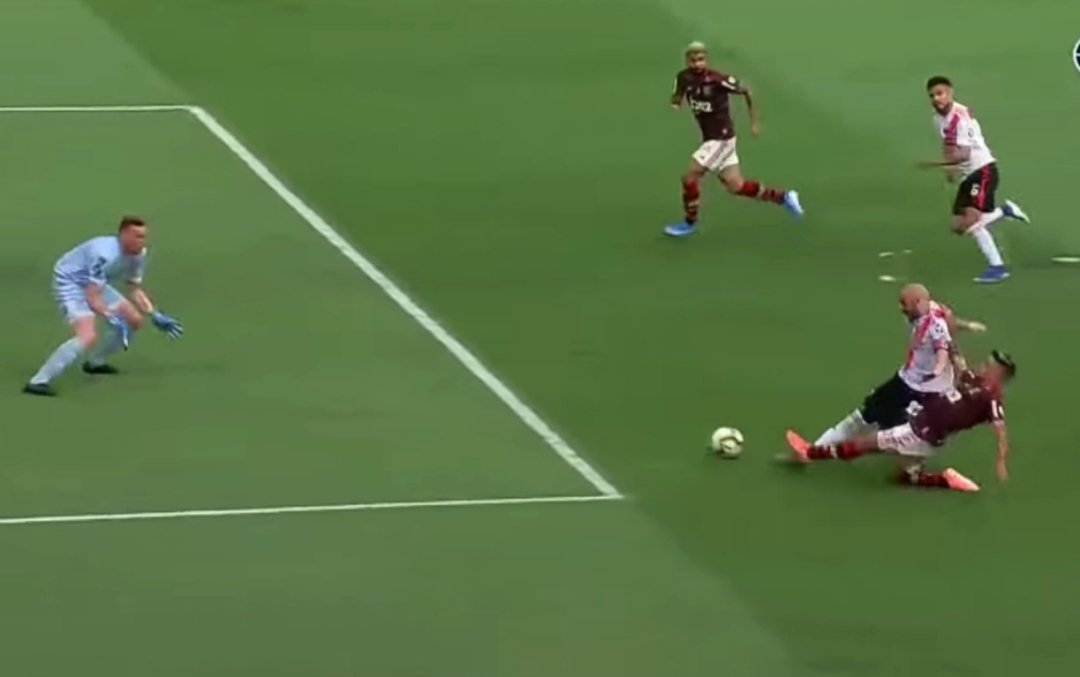 B16caio's tweet photo. esse foi o gol que eu mais comemorei em toda a minha vida por diversos motivos

final da libertadores...
time perdendo...
final do jogo...

esse gol foi um ALÍVIO https://t.co/CESbv9RWts