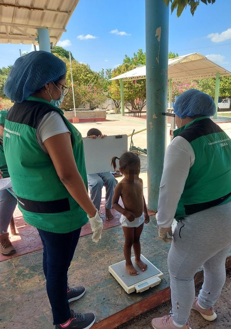 yaneriscc's tweet photo. Hoy acompañamos jornada de identificación con la Registraduría Nacional en el corregimiento de Tomarrazón #Riohacha. Se valoraron 33 niños y 2 madres gestantes. Encontrando 4 niños en riesgo de desnutrición que serán vinculados al programa Mil días de #ICBF para su recuperación. https://t.co/yIncNbL6gp