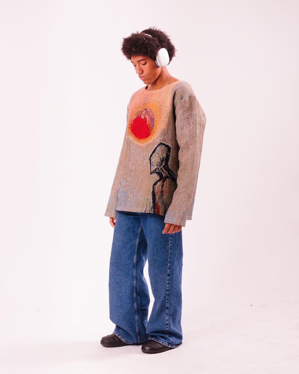 4xx1111's tweet photo. The art vs The art made into clothing 🫶 https://t.co/B5fDGXptfe