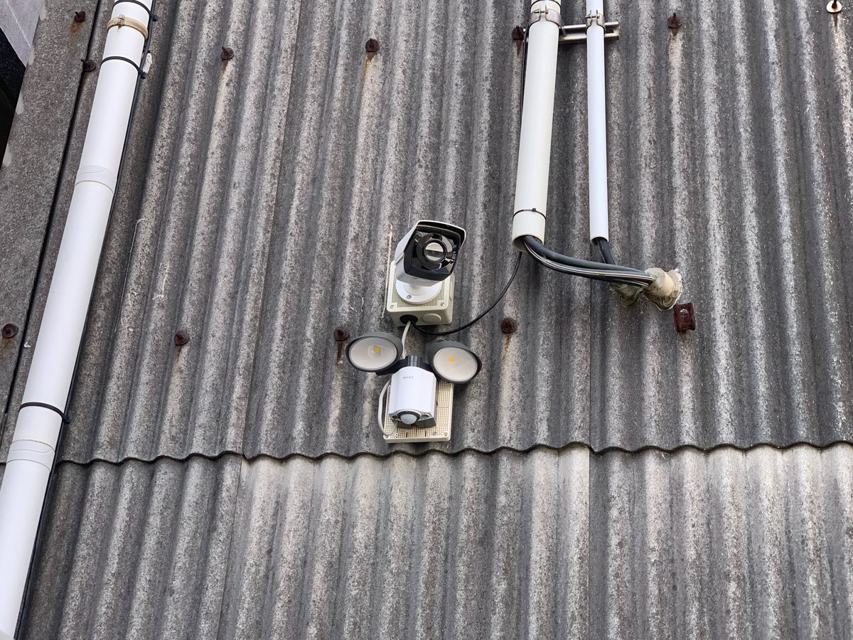 isozumisetsubi's tweet photo. 防犯カメラ・センサーライト設置工事ともに1台増設致しました👷‍♂️

#静岡県 ＃浜松市 #防犯カメラ ＃センサーライト ＃電気工事士 ＃工場 ＃無料お見積り ＃ご相談 ＃イソズミ設備 https://t.co/QUKBGjgyPM