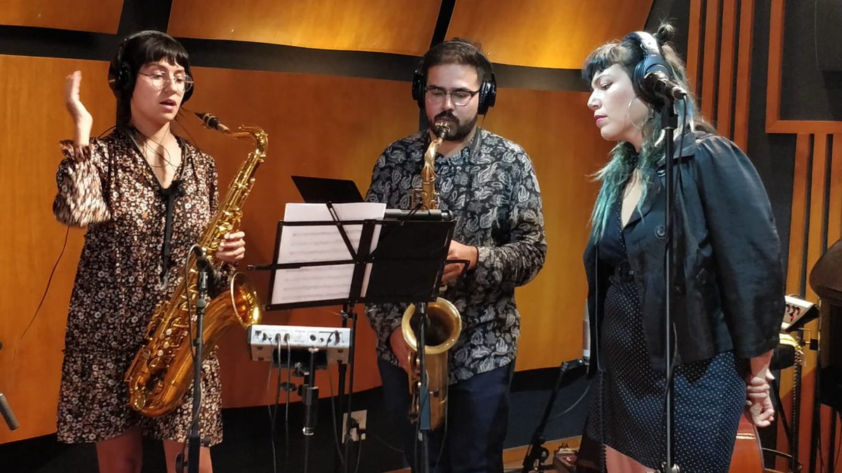 soundtube's tweet photo. Recibiendo la primavera con #Jazz en el estudio.
#Livesession https://t.co/X78DPmxj8X