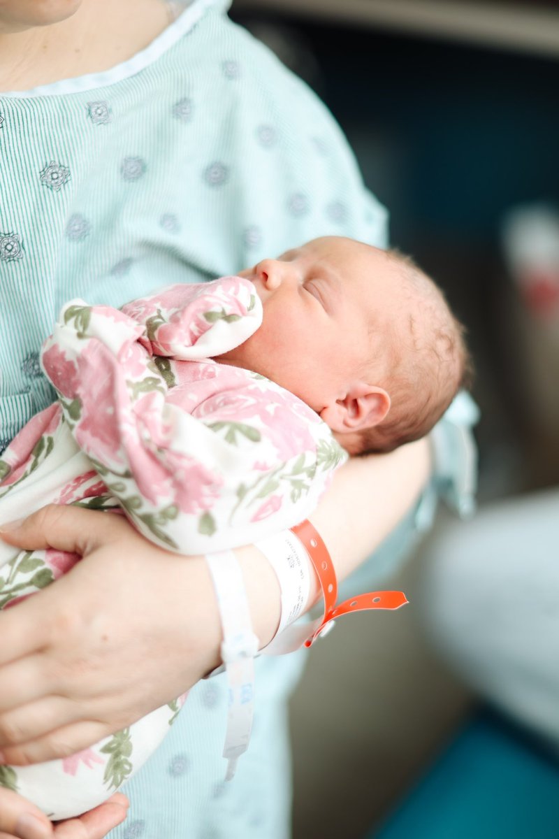 Taylor7stephens's tweet photo. I became a mom today to the most perfect little baby girl. 💕 words cannot begin to describe the love I have for her. 

Hallie Lanay Adams 
1:09 AM 3/21/23
7 lbs 2 oz 
20 inches long https://t.co/vsPetZKf6q