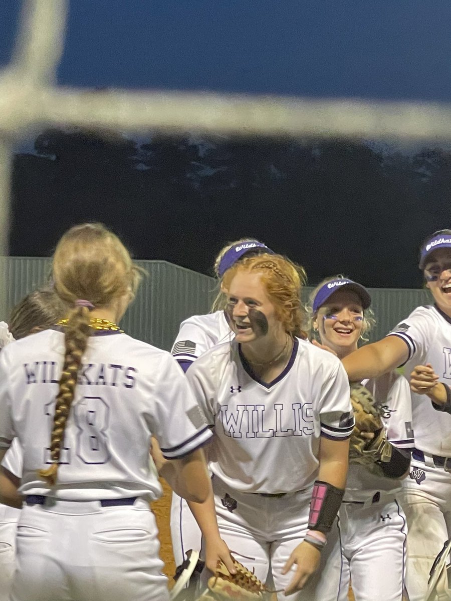 FollowMrsOwens's tweet photo. Tonight, we’re celebrating 500 strikeouts for our Varsity Wildkat Softball pitcher, Kynlei Chapman. What an amazing athlete. Way to play! @WHS_LadykatSB @WISDAthletics @Willis_HS_TX https://t.co/NyXUk0qWUq