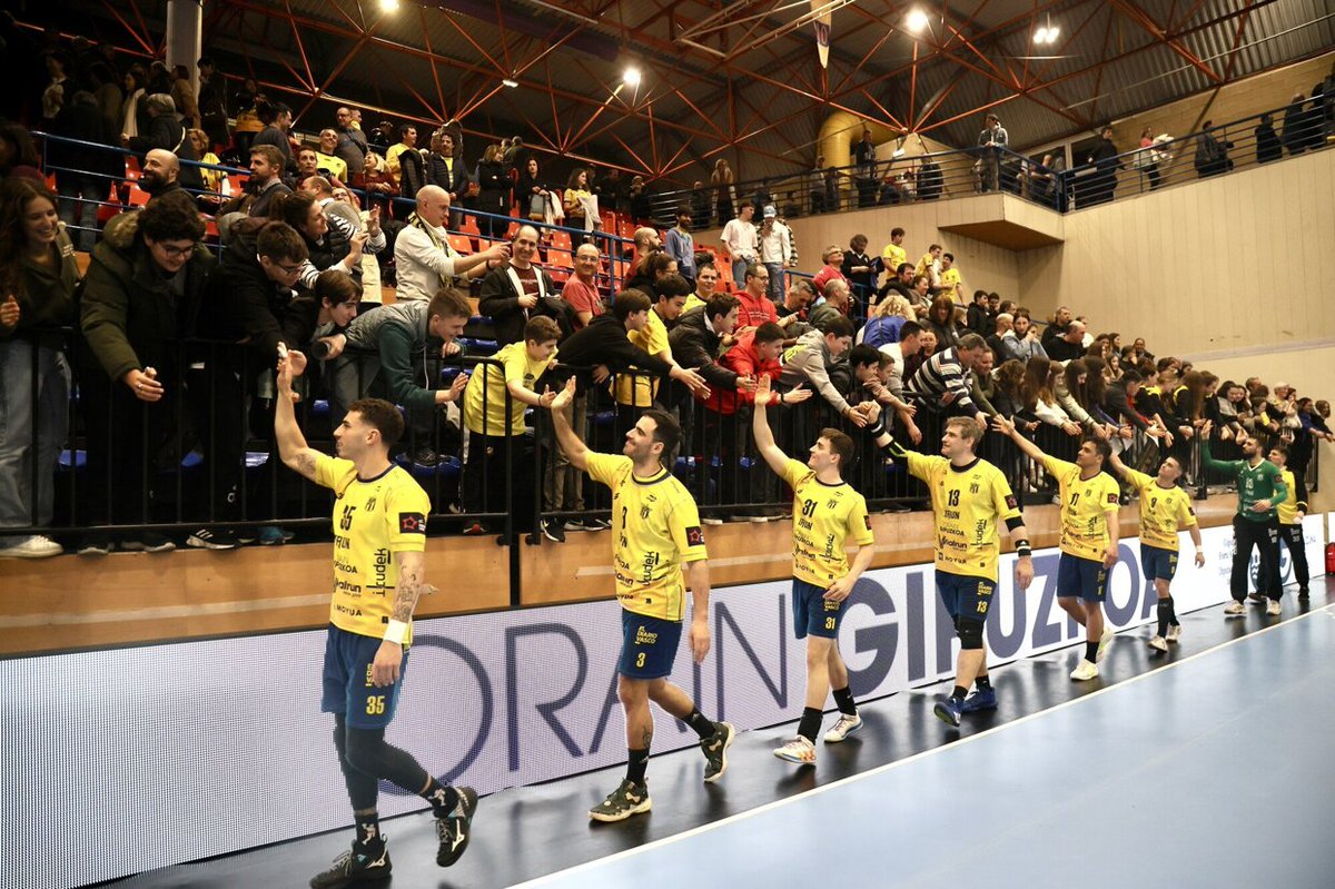 NotGip's tweet photo. 📸 [Fotos] El @CDBidasoaIrun llevará a Lisboa tres goles de renta (30-27) en los octavos de la European League

👉🏽 https://t.co/6QWRZpK9v2 https://t.co/RGxexVHFww