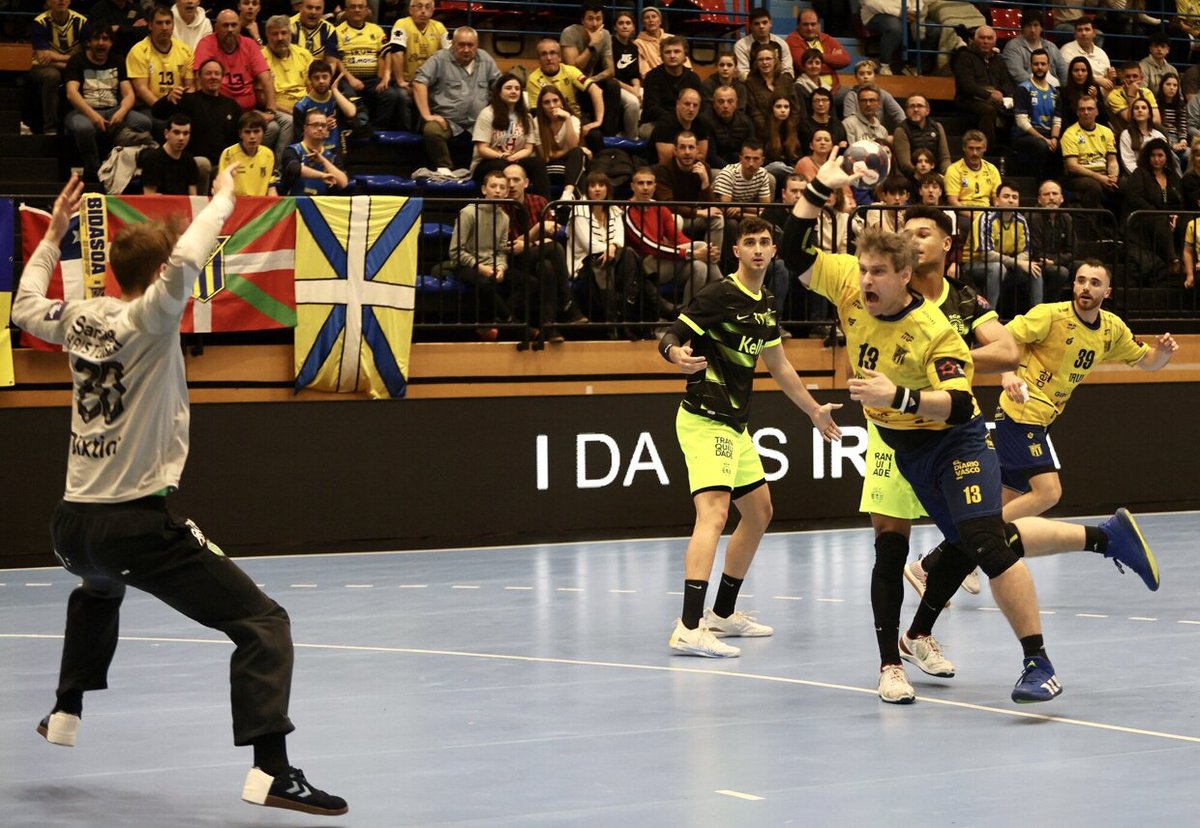 NotGip's tweet photo. 📸 [Fotos] El @CDBidasoaIrun llevará a Lisboa tres goles de renta (30-27) en los octavos de la European League

👉🏽 https://t.co/6QWRZpK9v2 https://t.co/RGxexVHFww