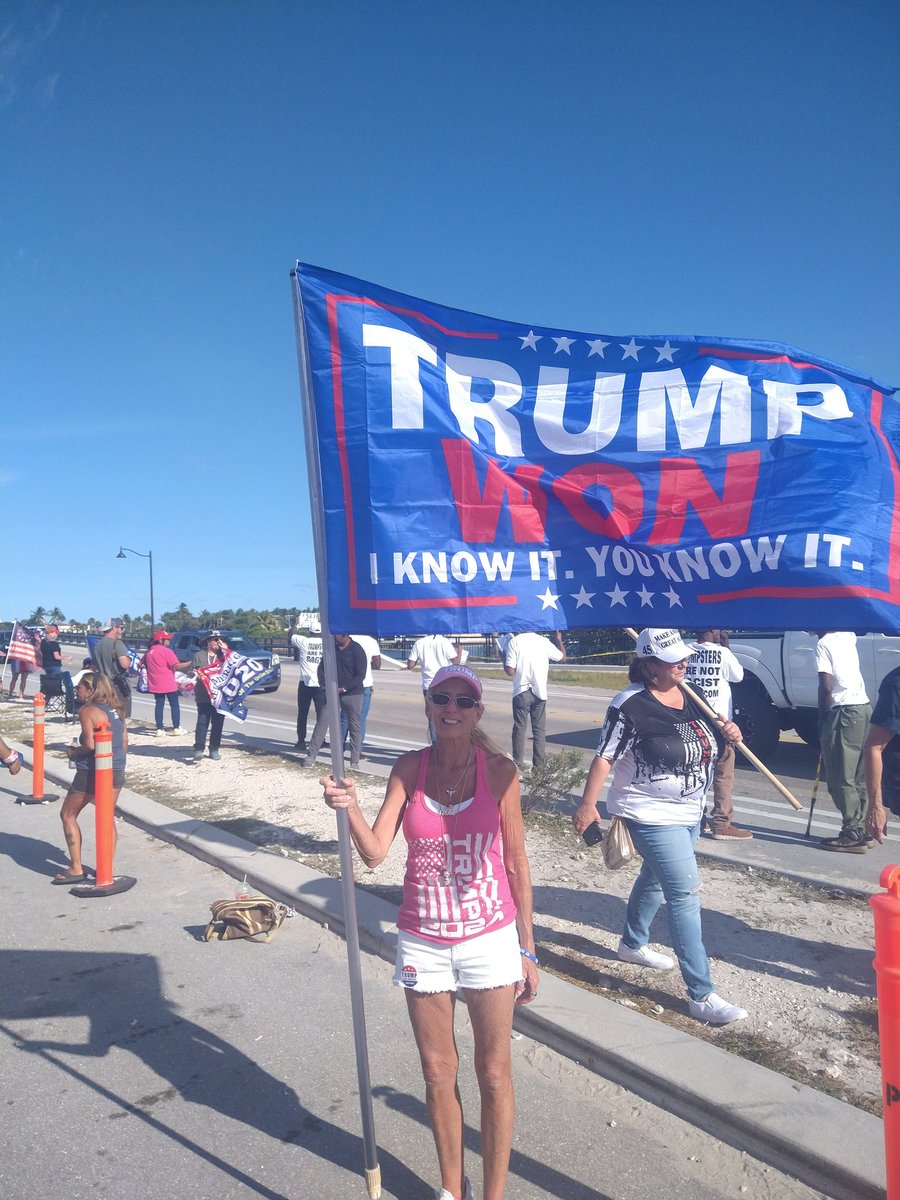 Trump2024bigly's tweet photo. Mar a Lago rally for Trump
If you support President Trump please retweet and folllow https://t.co/WijMzrecSn