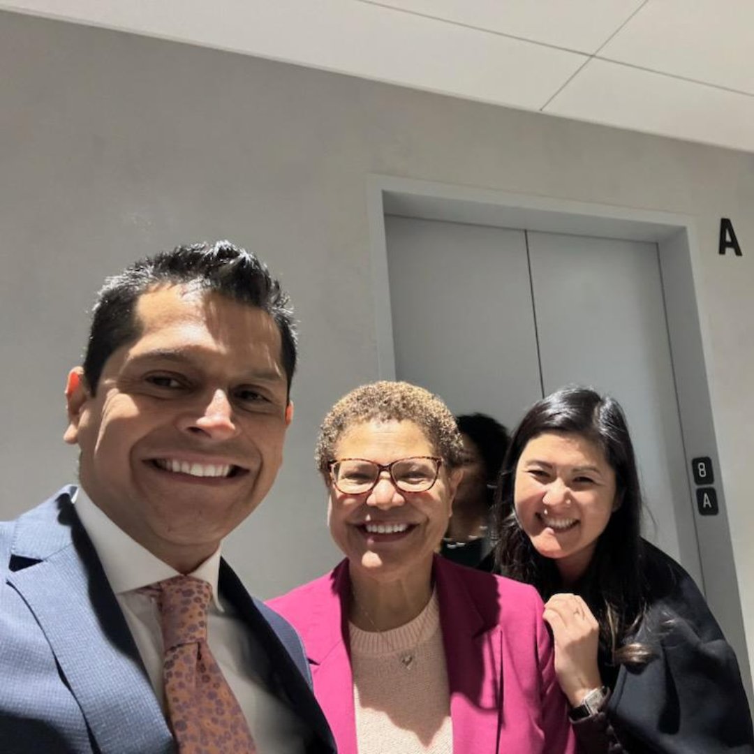 ajsocal_'s tweet photo. Congrats to our CEO for being selected as CA Asm @MSantiagoAD54's #AD54 Woman of the Year Award!
With your leadership and dedication, AJSOCAL combats anti-Asian hate and fights for social justice for marginalized communities.
#ajsocal #femaleleaders #womenoftheyear https://t.co/u4T7UTC9Pg