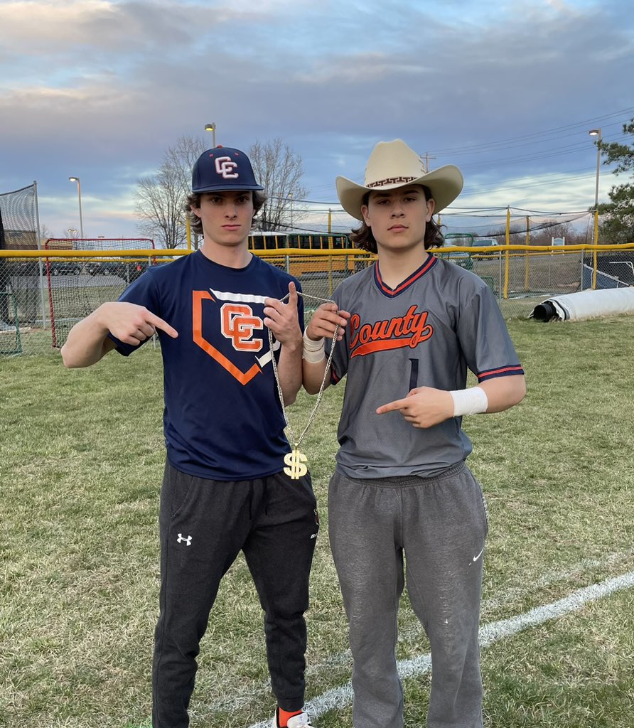 ClarkeCoBase's tweet photo. 🚨Clarke defeats Rapp 3-2. Our “Straight Cash” POG @theowood05  pitched 4.1 innings w/1 hit 4K’s for the win and @wilsontaylor07 had 2 hits and 2 RBI’s https://t.co/AvylCN8QBC