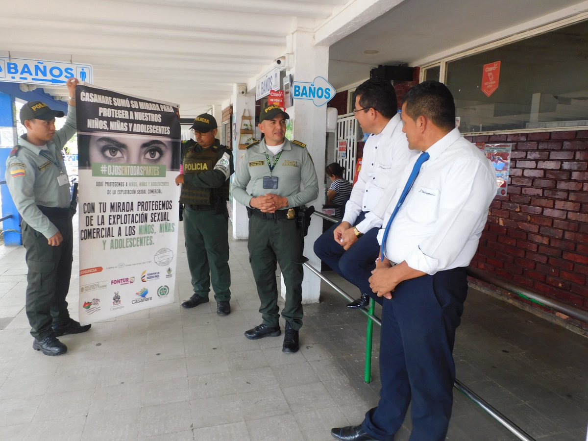 PoliciaCasanare's tweet photo. #Yopal Turismo y Patrimonio Nacional del municipio de #Yopal brinda recomendaciones de seguridad a los turistas, en el  aeropuerto y terminal transporte #DiosYPatria #TurismoSeguro #EsUnHonorSerPolicía https://t.co/knANpnTytk