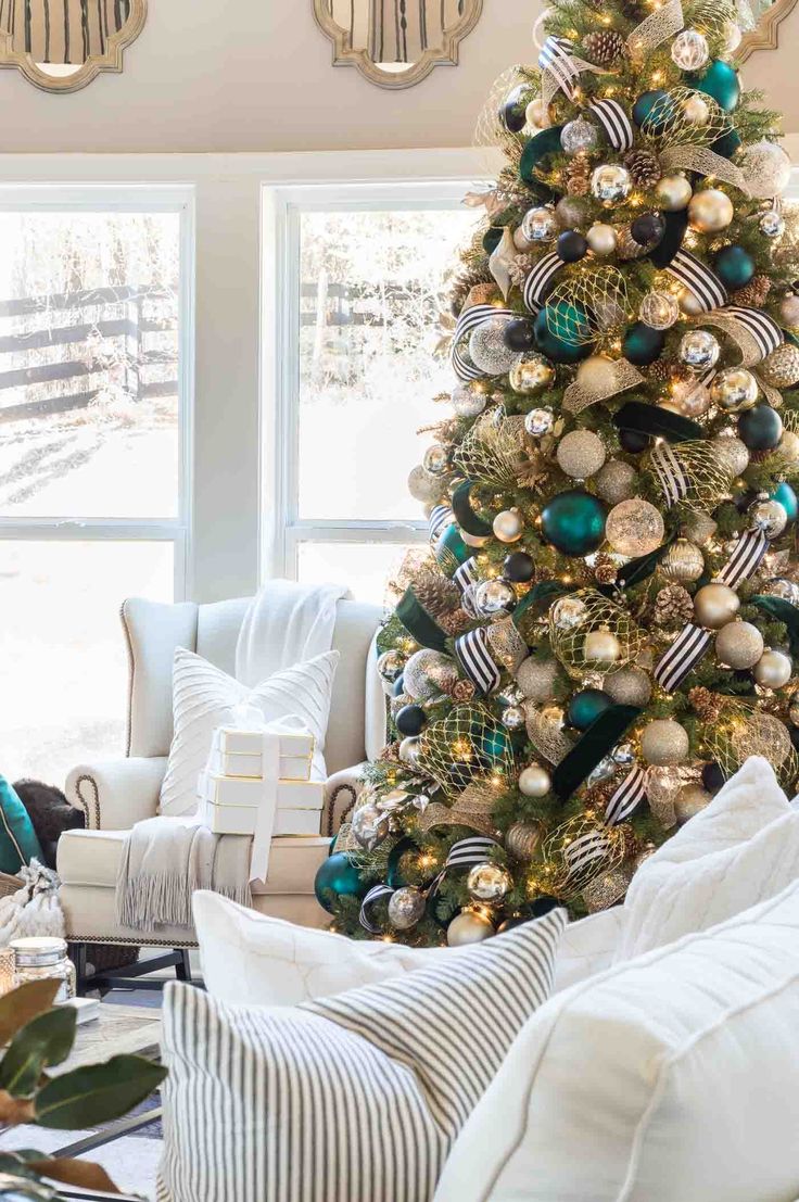 BestAzing's tweet photo. Christmas Tree Decorations 2022 https://t.co/BiQyE2kEx7 #winter #outfit #snow https://t.co/4NiiQGqsjE