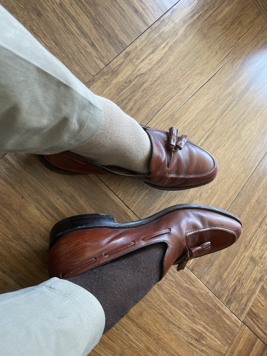 clabbep's tweet photo. #DíaInternacionalDelSíndromeDeDown  Hoy me sumé a la linda iniciativa de los calcetines desparejados, que nos recuerda que pese a las diferencias que tenemos con otros, como son las personas con discapacidad cognitiva, todos, sin excepción, tenemos la misma dignidad y derechos. https://t.co/LjwH7sUl2x