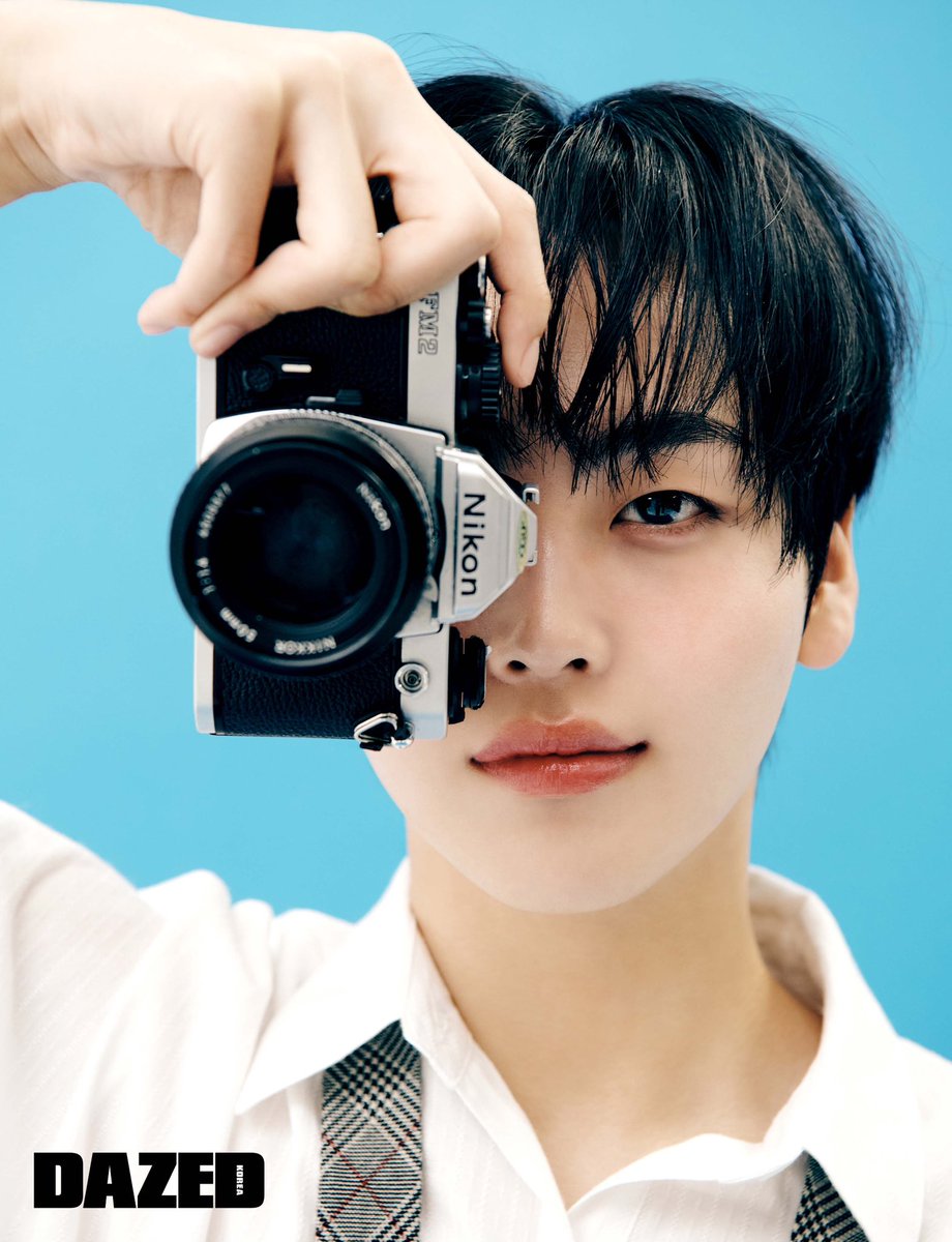 DazedKorea's tweet photo. HOP! HOP!

4월의 형준을 보며 봄을 실감한다. 봄이 이토록 푸르렀나.

I realize spring is so green when I look at Hyeongjun in April.

#CRAVITY #HYEONGJUN #크래비티 #크래비티형준

더 많은 화보와 기사는 <데이즈드> 4월호에서 만나볼 수 있습니다. https://t.co/IXPCZAaDbk