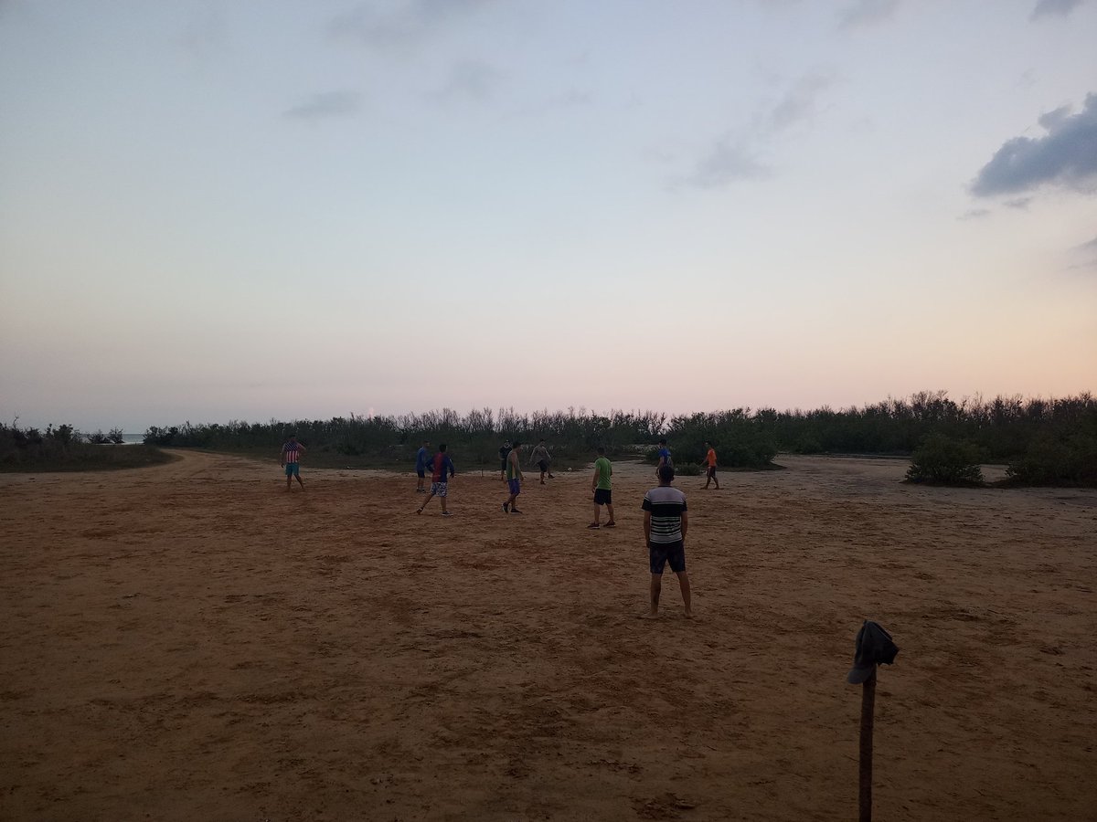 EEpicol's tweet photo. La juventud de #epicol animada por la actuación del #TeamAcere hace de las suyas también en el deporte,una tarde reñida donde gana la amistad #Cuba, #MejorEsPosible, @minalcuba, @PosadaLoriga https://t.co/KXugkZyR2H