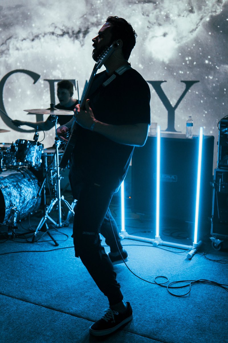 Everyone go wish our very own geetar master, @_coryw a very happy birthday today! 

📸: @ForestGoddard