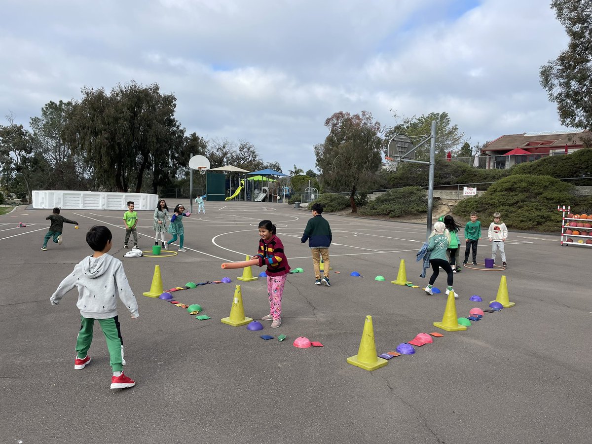CoachSaraLang's tweet photo. Played “Lucky Charms��with K-3 last week! Thanks for the idea @PESchoolYT 🍀🍀🍀 #elementaryphysed #pegames #invasiongames #physedgames #elementaryphysedgames https://t.co/W1zq9Y5jk8