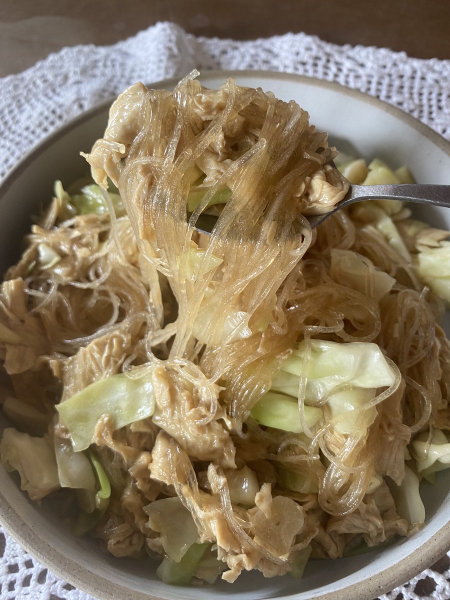 beekiller1209's tweet photo. ผัดวุ้นเส้น Whole food Plant based 🌱#เมนูประจำวัน #แพลนต์เบส #อาหารคลีน #plantbased #บีบีสายคลีน #วีแกน #vegan

📝 สามารถดูสูตรใน TikTok : Beekiller__
🍳 IG : beekiller___ https://t.co/ASo1OcEuGZ