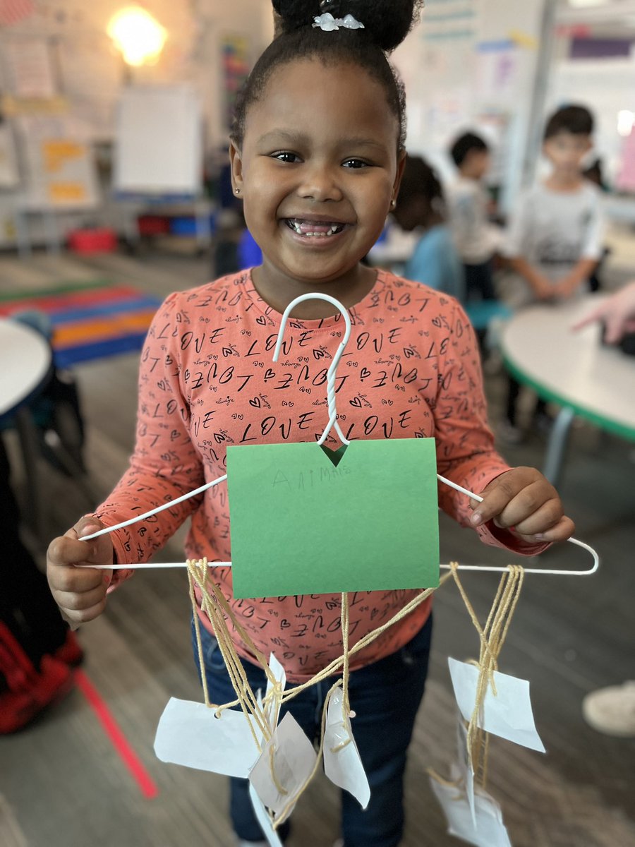 GuentherRachael's tweet image. We focused on our core value of teamwork today! We sorted, we shared supplies, and we worked together to make our mobiles! #likeafox @KleinISD @Kleinisd_ELC @FoxKISD #kindermagic