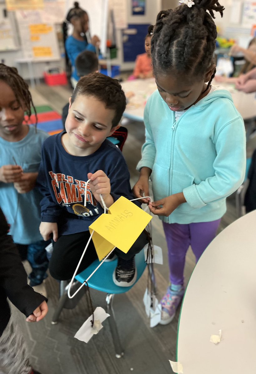 GuentherRachael's tweet image. We focused on our core value of teamwork today! We sorted, we shared supplies, and we worked together to make our mobiles! #likeafox @KleinISD @Kleinisd_ELC @FoxKISD #kindermagic