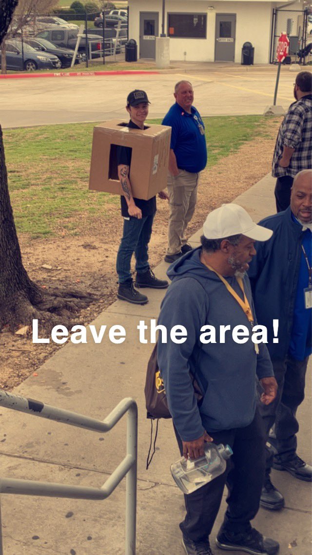 CindyCronemeyer's tweet photo. What do you do with a leaking package? 🤷‍♀️ Don't touch, leave the area, and notify your supervisor!! @Indyday_lions @bigtymer504 @UPS @CarolBTome @RobinKWill https://t.co/oOTCBIVBUm