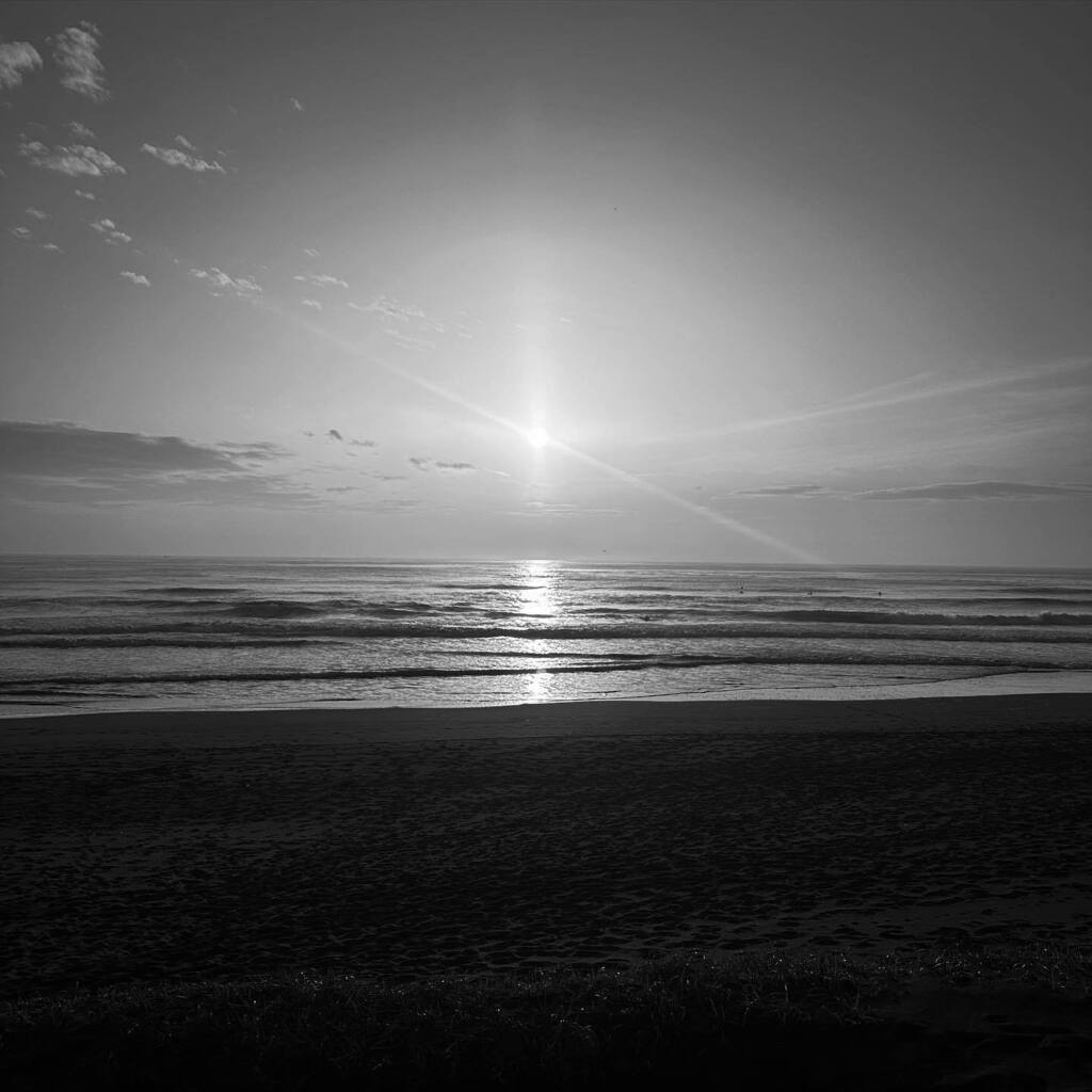 thats_ooo's tweet photo. This is the E(art)h

#goodmorning
#thisis #surf #lifestyle #sky #sea #earth #countyside #skyhigh #savetheocean #mothernature  #nowar https://t.co/AdvkPFtHXx https://t.co/lk797NLB2n