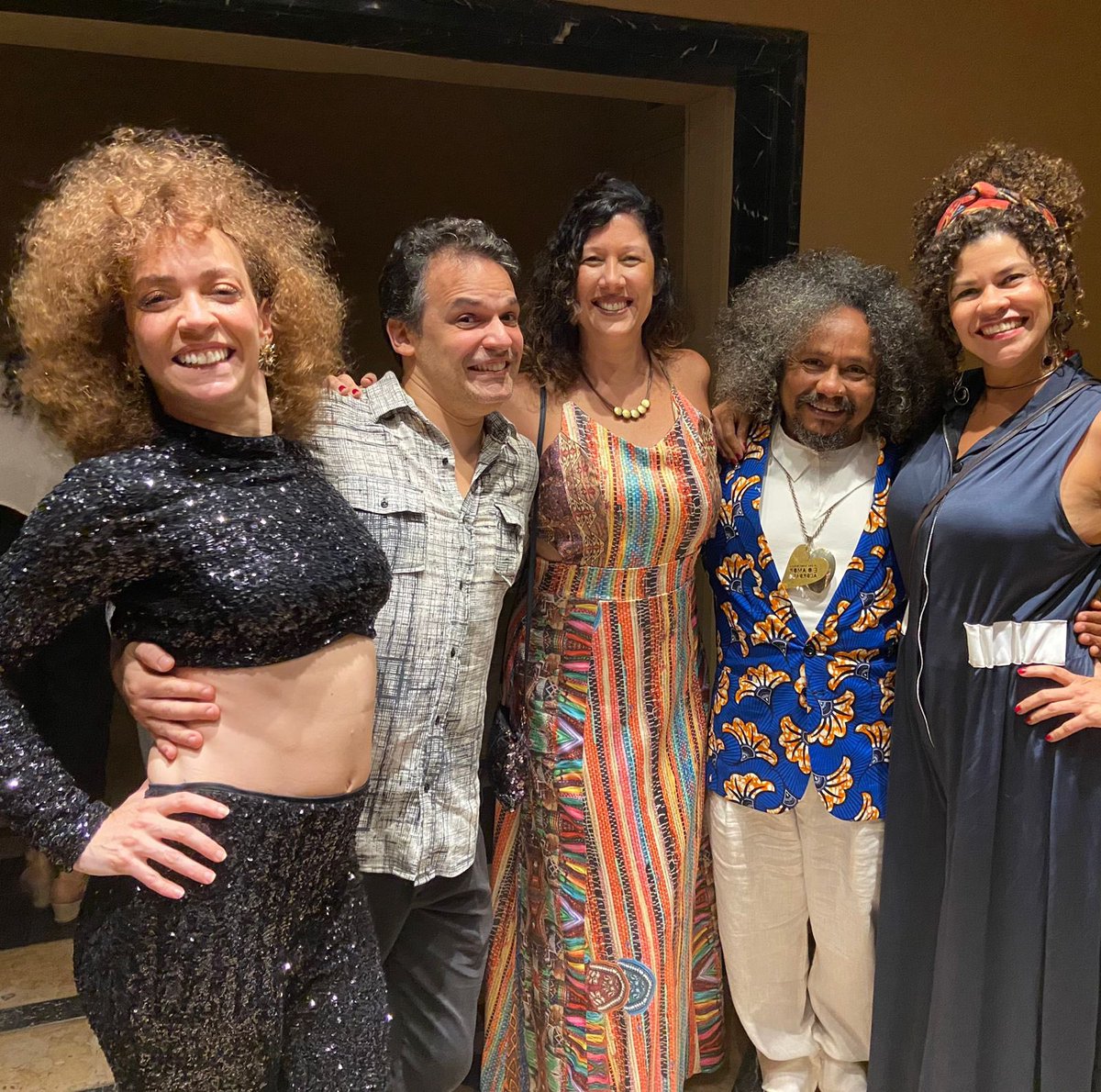 saraucultura's tweet photo. #premioshell 🧡 https://t.co/jQz7Pxuuna