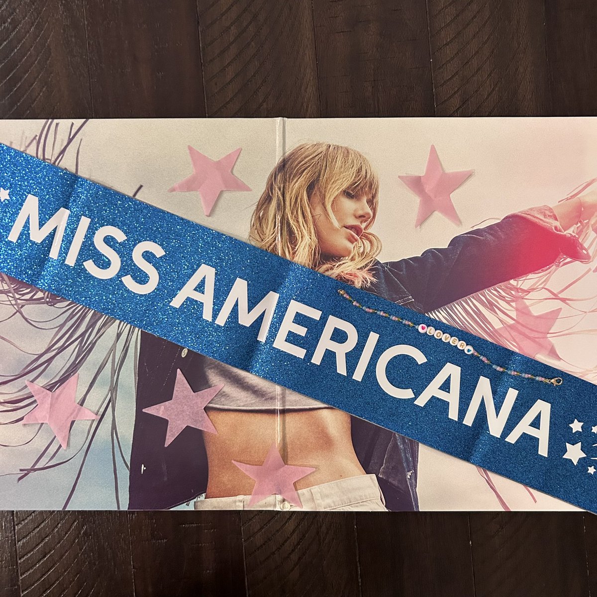ReneeC327's tweet photo. 🎶It’s been a long time comin🎶…and now we see @taylorswift13 in 4 days! Thinking about the Lover Fest ticket that never got to be, and so happy the Eras tour is here!
💘I counted days, I counted miles💘
#vegaststheerastour
#detroittstheerastour
#kctstheerastour @taylornation13 https://t.co/kgx5eOS1Nt