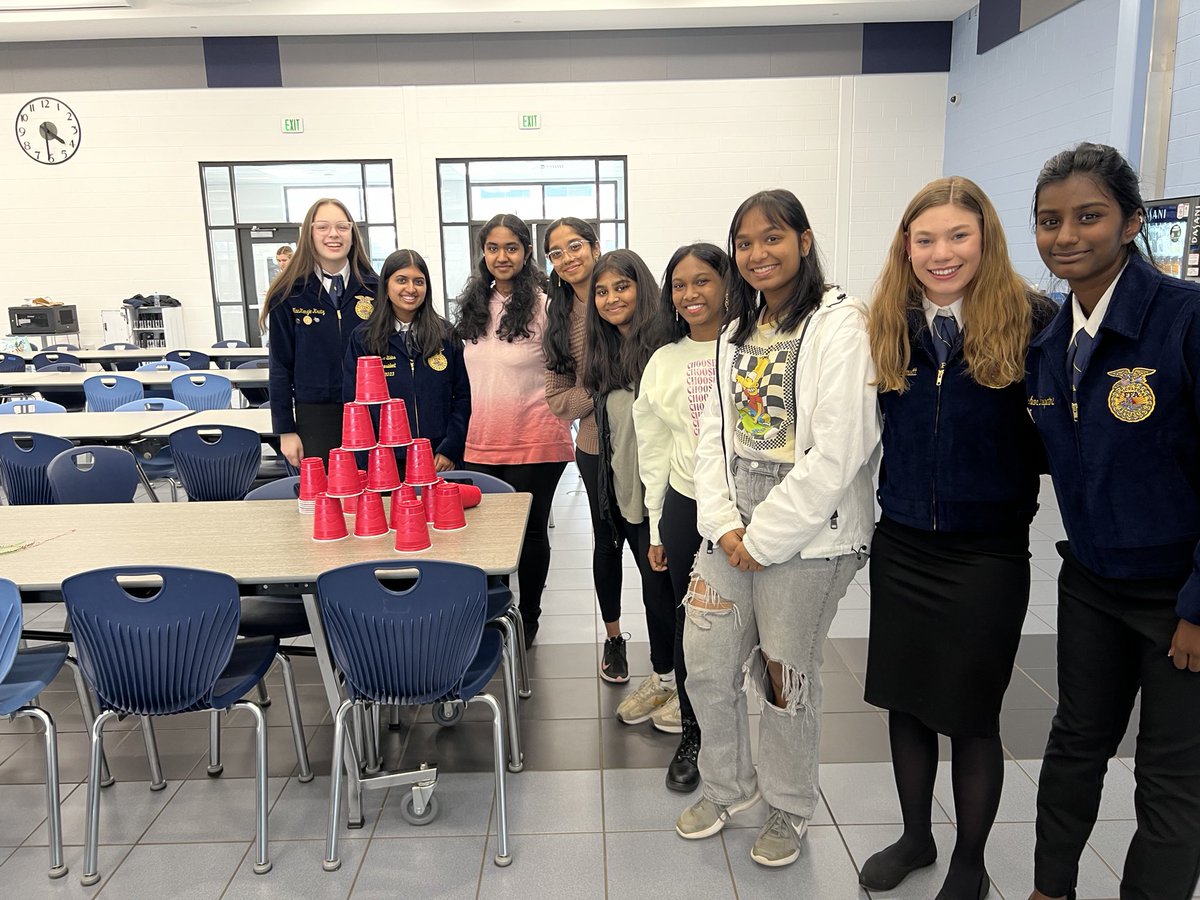 DHSVetScience's tweet photo. The DHS FFA meeting this evening was a hit! Two incredible State FFA Officers, Bethany Champion &amp; Jesse Cronic led our members in various leadership activities that taught individuals how to work together, communicate, and reach their full potential. Thank you both so much!! https://t.co/sRILe2iX4A
