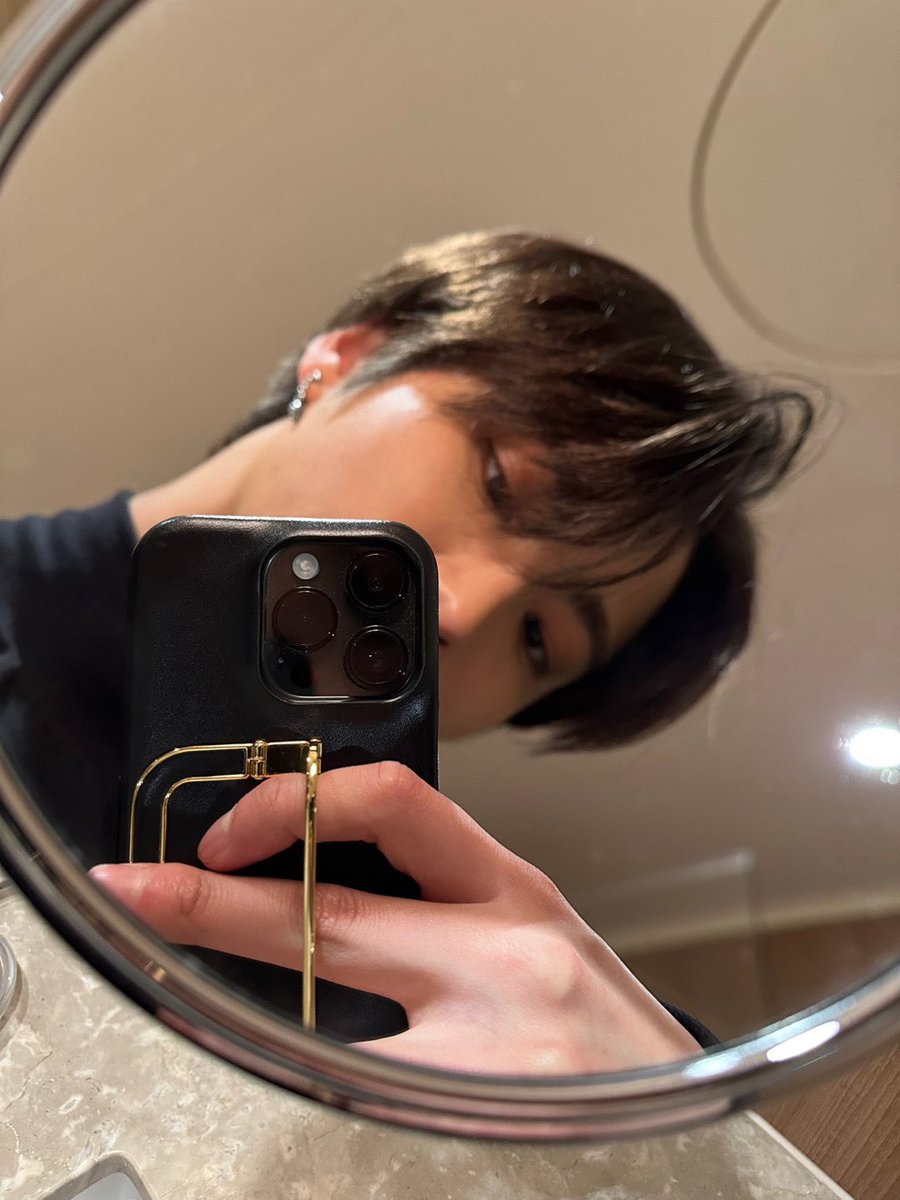 SpiderLukeyyy's tweet photo. 𝘌𝘷𝘦𝘯 𝘪𝘧 𝘐 𝘨𝘦𝘵 𝘧𝘶𝘳𝘵𝘩𝘦𝘳 𝘢𝘯𝘥 𝘧𝘶𝘳𝘵𝘩𝘦𝘳 𝘢𝘸𝘢𝘺, 𝘐 𝘳𝘦𝘵𝘶𝘳𝘯 𝘵𝘰 𝘺𝘰𝘶 𝘪𝘯 𝘵𝘩𝘦 𝘦𝘯𝘥♡

#atsd #AtinySelcaDay #SEONGHWA #성화 #ATEEZ #에이티즈 @ATEEZofficial https://t.co/7Mz4CpkYOl